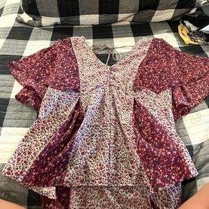 Short sleeve, flowery blouse